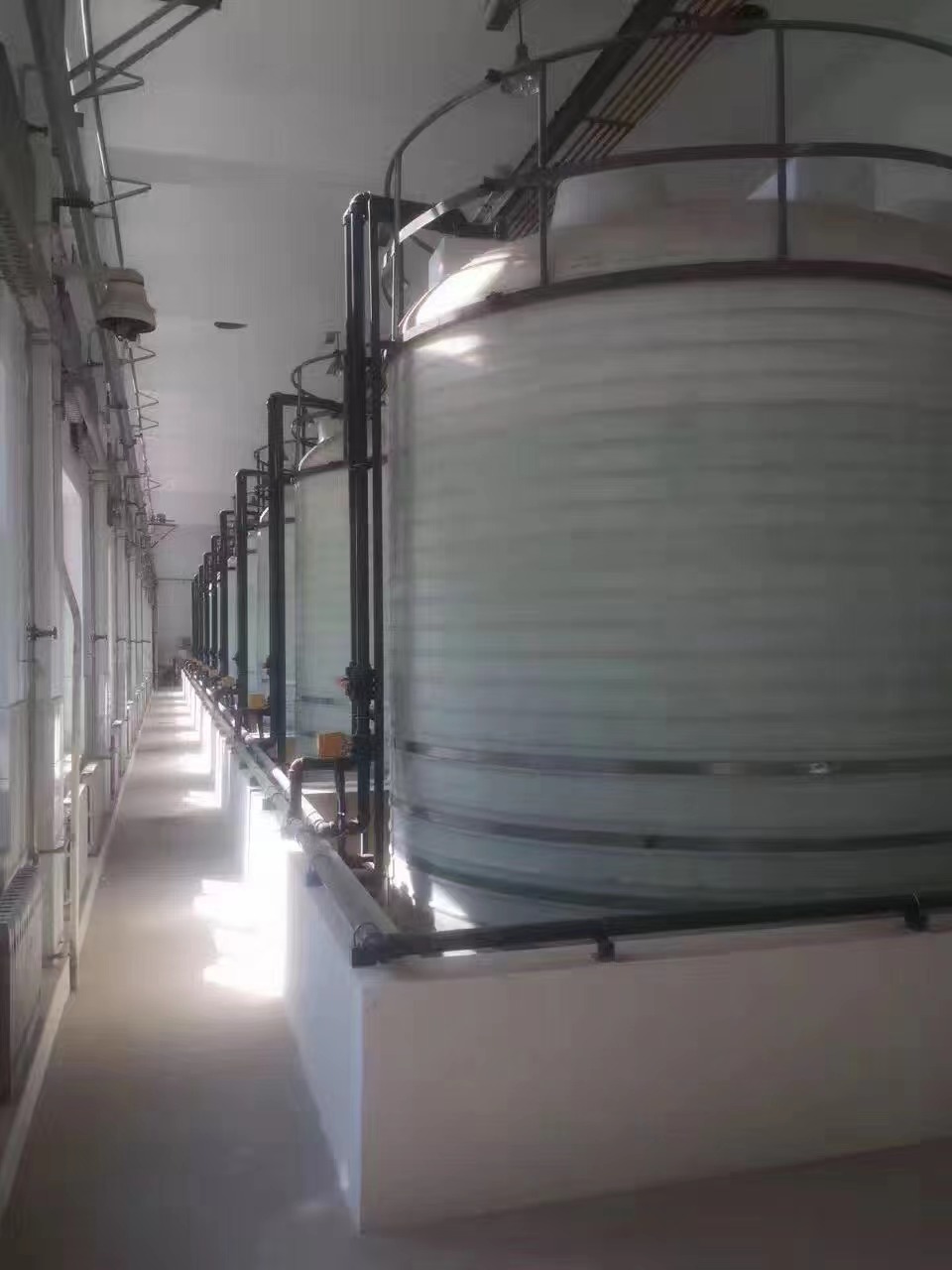 大型塑料桶加厚塑料儲罐容器實地拍攝